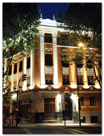 Fachada del Colegio Oficial de Enfermería de Madrid.